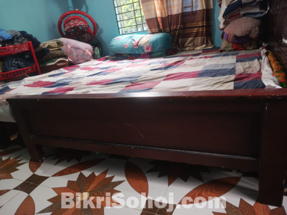 একটি বোর্ডের খাট বিক্রয় করা হইবে।